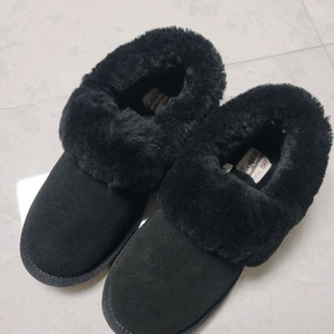 (새제품)락피쉬 어그 슬리퍼 블랙 uk5.5 235사이즈 새제품