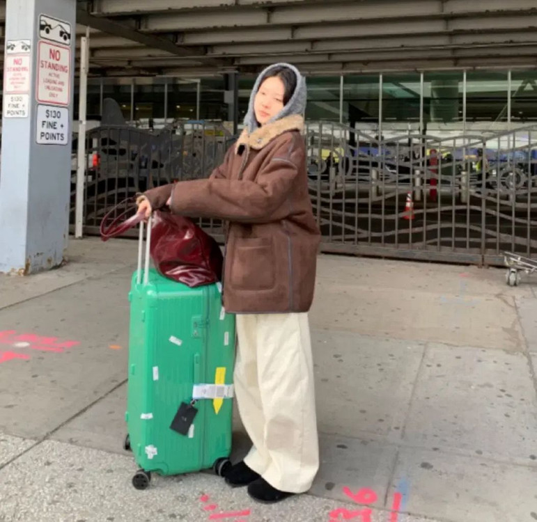 유이니 마크들리 딥뮤즈 조이드비비에 아루드 비애브선트마인디드 미닝아웃 가내스라 윈아웃 메이비베이비 리넨느 어텀 라룸--2