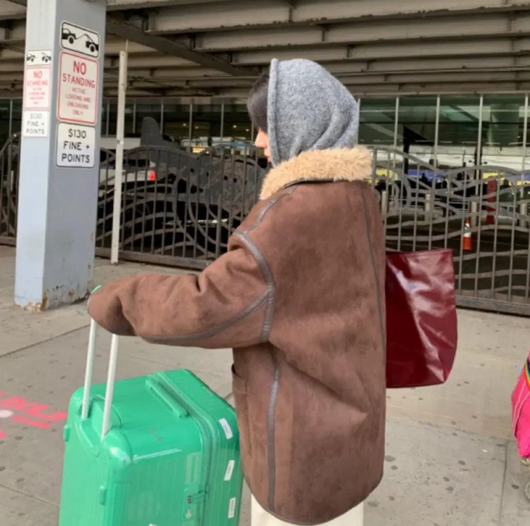 유이니 마크들리 딥뮤즈 조이드비비에 아루드 비애브선트마인디드 미닝아웃 가내스라 윈아웃 메이비베이비 리넨느 어텀 라룸--3