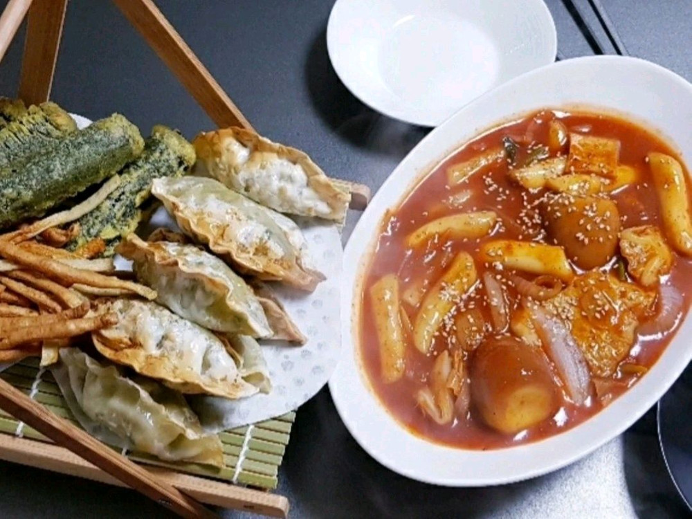 예쁜 플레이팅 그릇 이미지