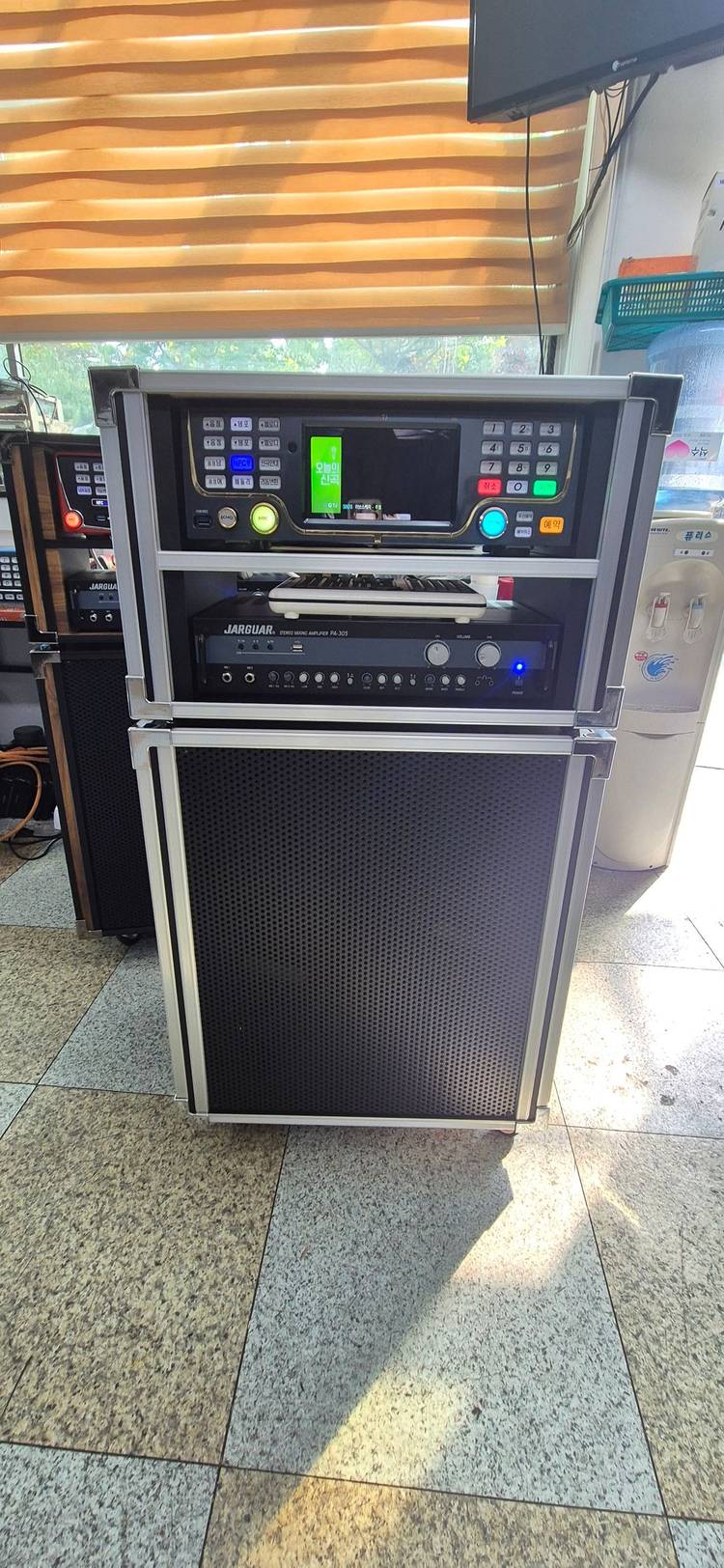 이동식 S70L 모니터형 이동식 노래방기계 세트 판매합니다.(2년 3월 신곡)--1