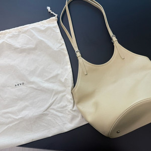 (우체국당일배송,새제품)아르보 여성용 소가죽 버킷백 숄더백 가방 팝니다. 링크있음