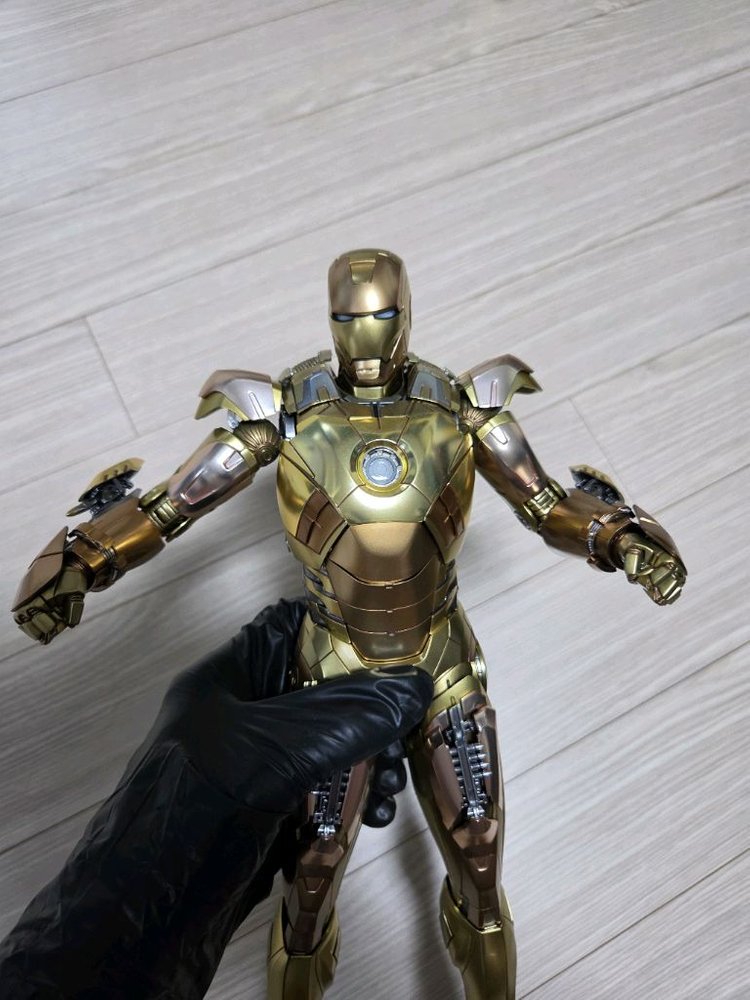 핫토이 아이언맨 마크7 마이다스 다이캐스트 팝니다 이미지