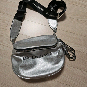발렌시아가 BALENCIAGA 힙색 크로스백 실버