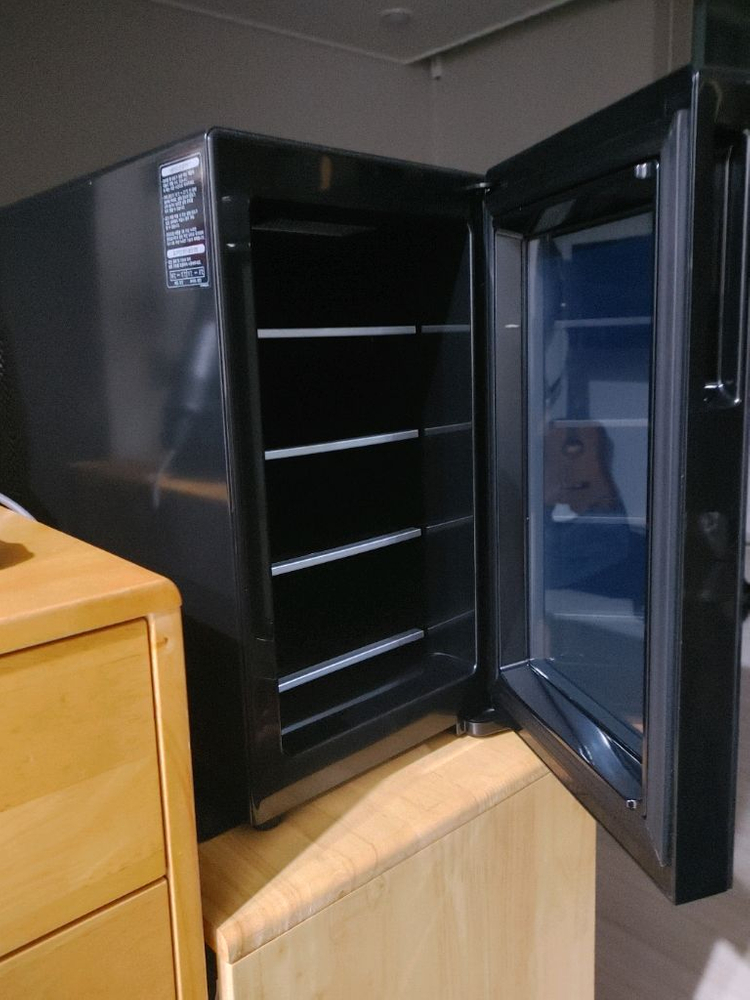 LG 와인냉장고 팝니다.--1