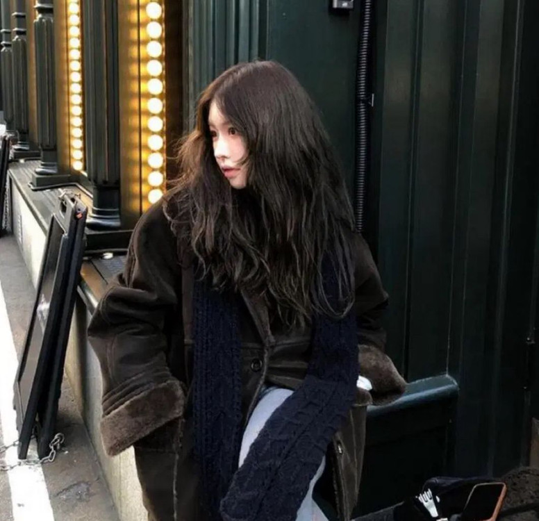 마크들리딥뮤즈조이드비비에미닝아웃모어댄예스터데이아뜰리에에디션아키텍트모노심슨미뉴에트므앤아루드그랑블룸비애브선트마인디드라룸--1