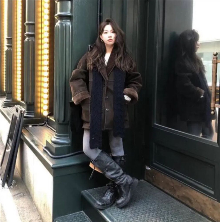 마크들리딥뮤즈조이드비비에미닝아웃모어댄예스터데이아뜰리에에디션아키텍트모노심슨미뉴에트므앤아루드그랑블룸비애브선트마인디드라룸--7