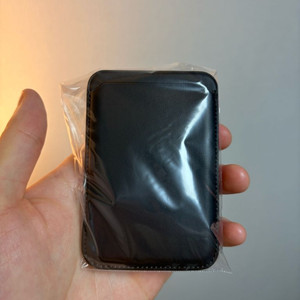 애플 정품 2세대 맥세이프 가죽지갑 블랙 (나의찾기 가능모델)