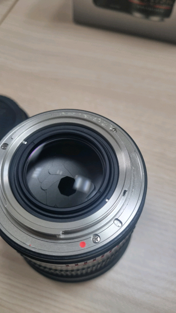 삼양 85mm f1.4 수동 ef(캐논) 판매합니딘 이미지