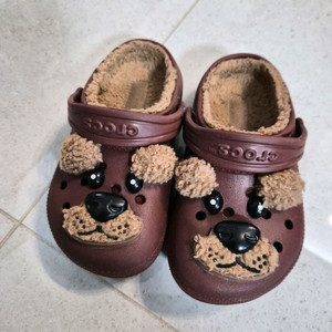 크록스 키즈 곰돌이 털 슬리퍼 C10 (170mm)