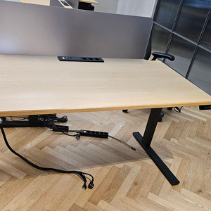 우피아전동 높이조절 책상1500