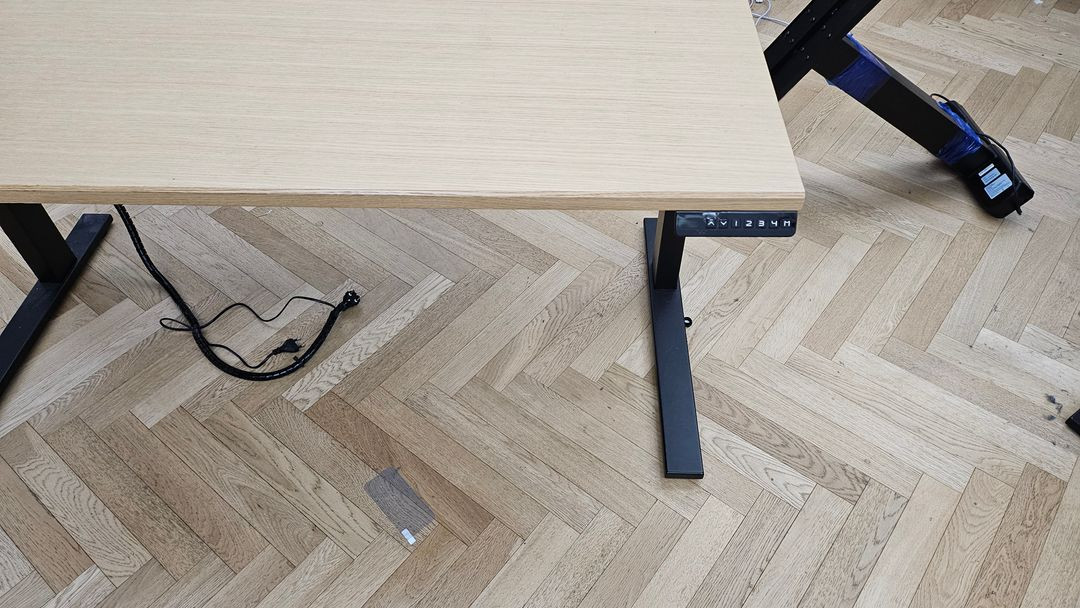 우피아전동 높이조절 책상1500--2