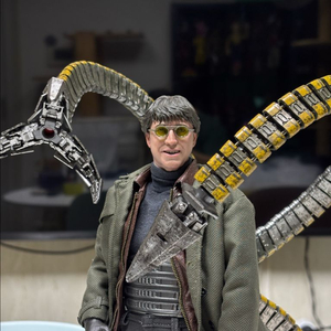 핫토이 닥터 옥토퍼스 일반판 팝니다.