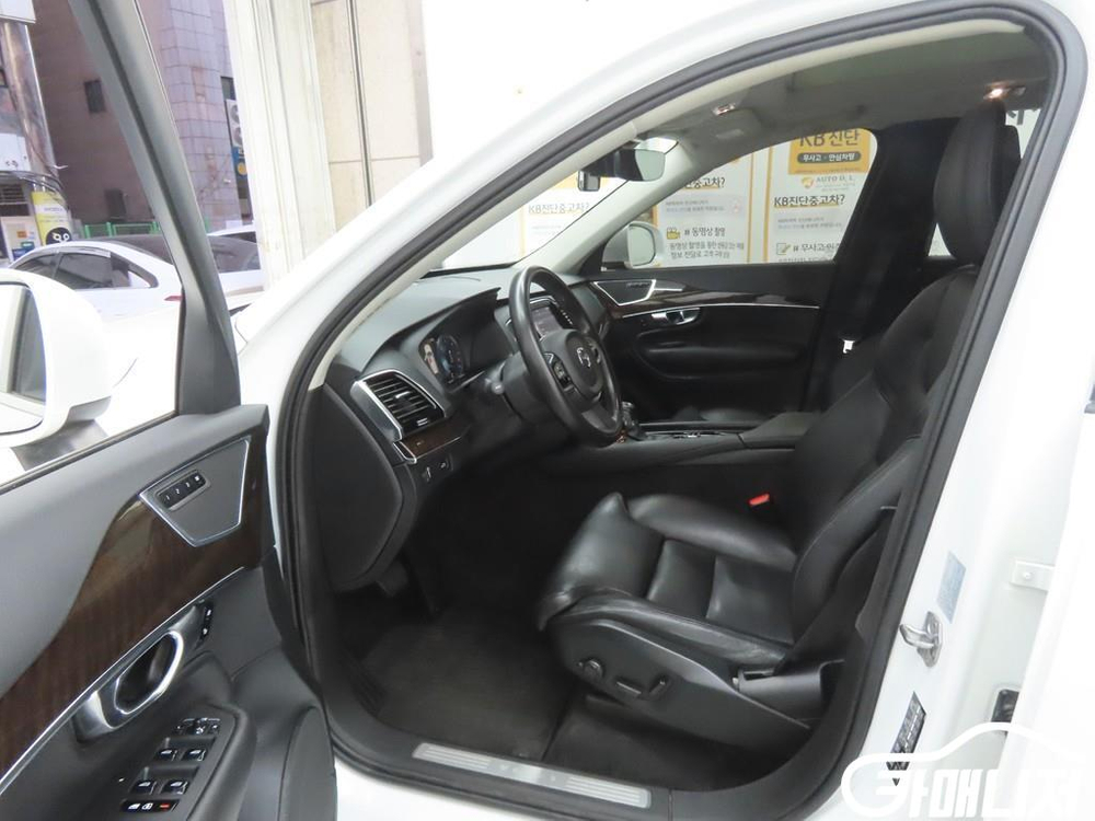 [볼보]XC90 2세대 2.0 D5 AWD 모멘텀 (7인승) #2026년특가--4