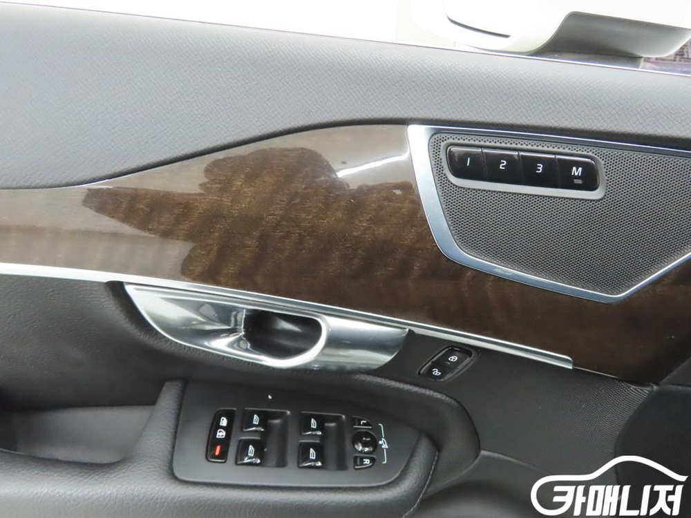 [볼보]XC90 2세대 2.0 D5 AWD 모멘텀 (7인승) #2026년특가--8