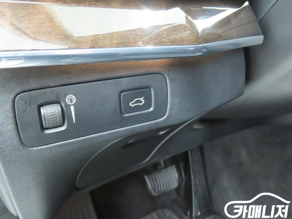 [볼보]XC90 2세대 2.0 D5 AWD 모멘텀 (7인승) #2026년특가--9