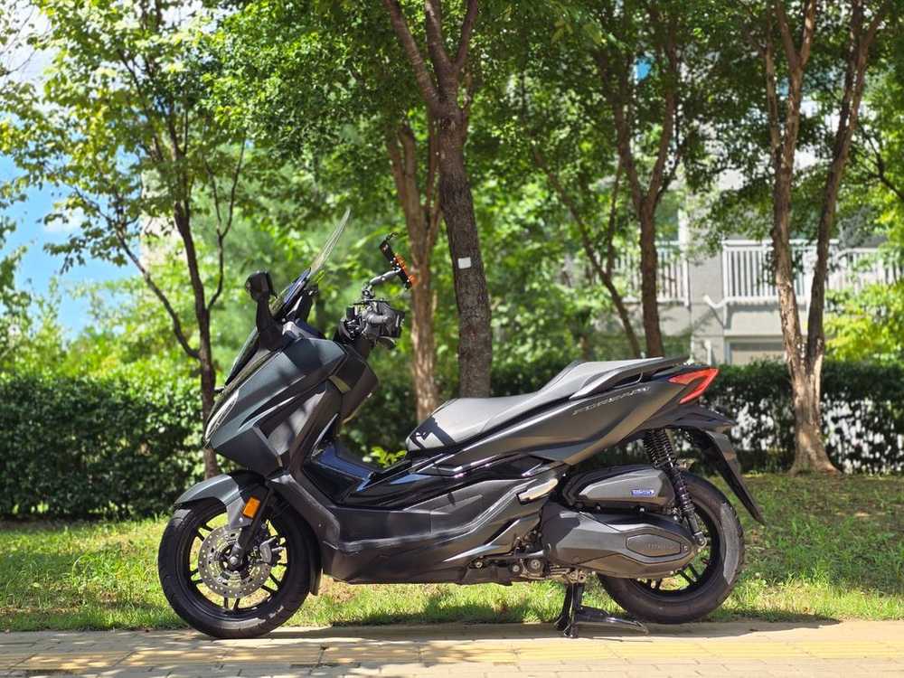 혼다 포르자 350 24년식 짧은키로수 차량 판매합니다--1