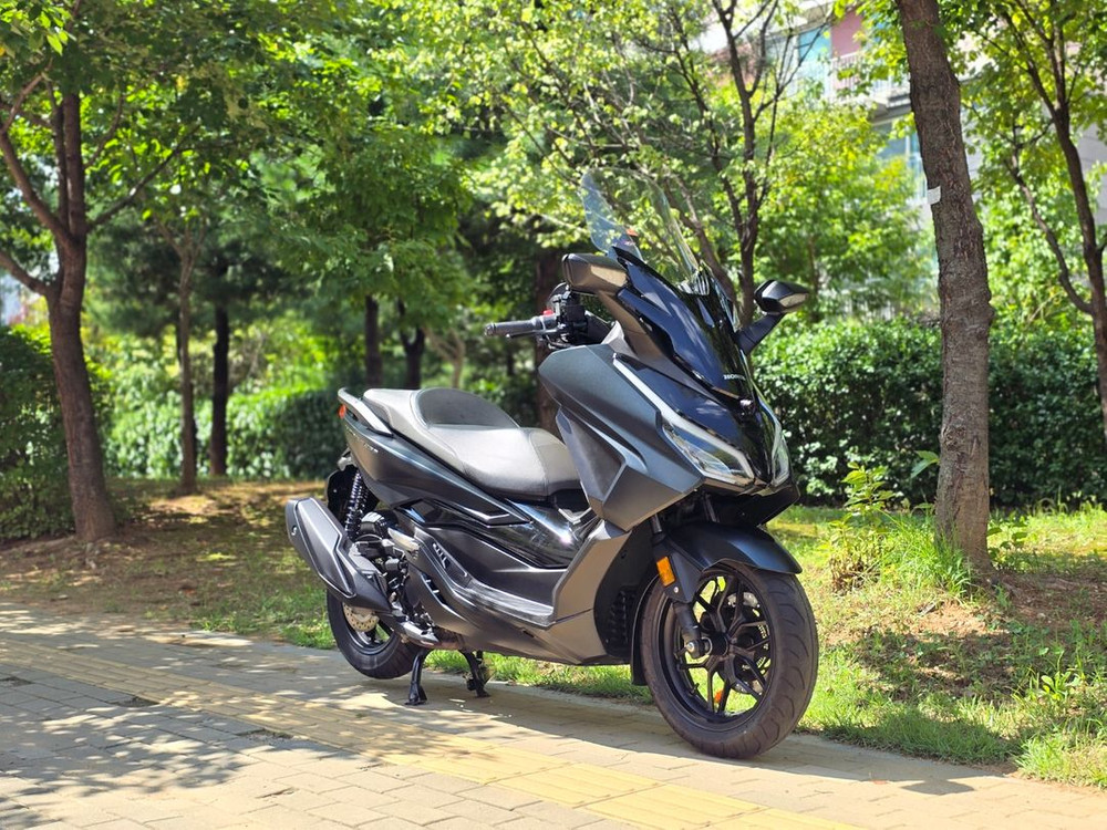 혼다 포르자 350 24년식 짧은키로수 차량 판매합니다--3