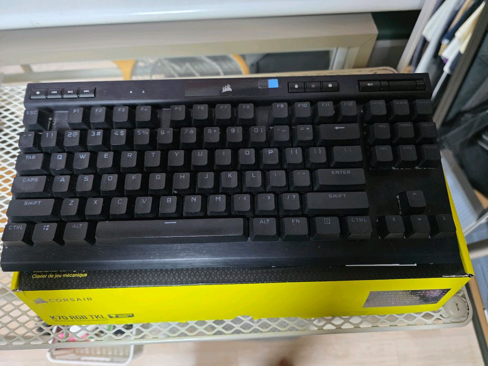 커세어 K70 RGB TKL 은축 게이밍 기계식 키보드 이미지
