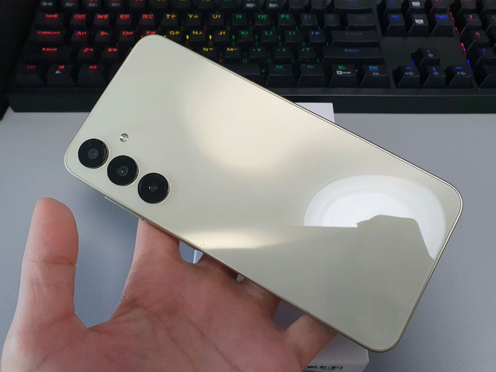 갤럭시 버디4 / 128GB / 골드 이미지