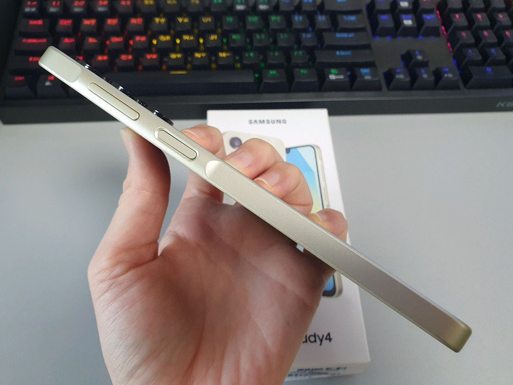 갤럭시 버디4 / 128GB / 골드 이미지