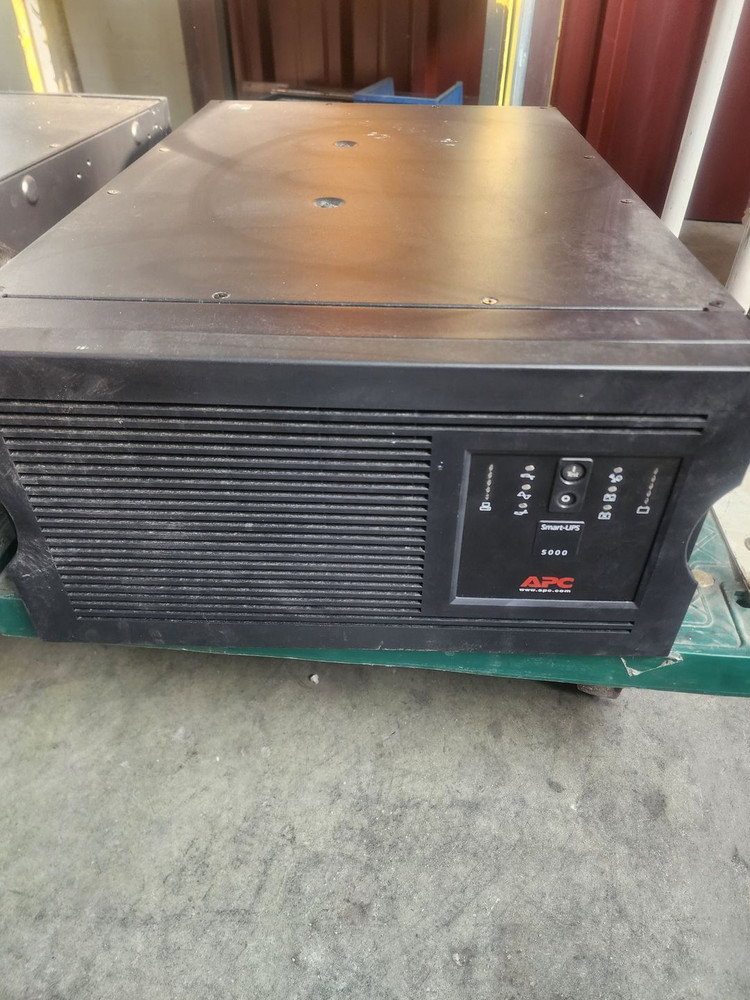 Smart-UPS 5000VA 230V 랙/타워 겸용 모델--1