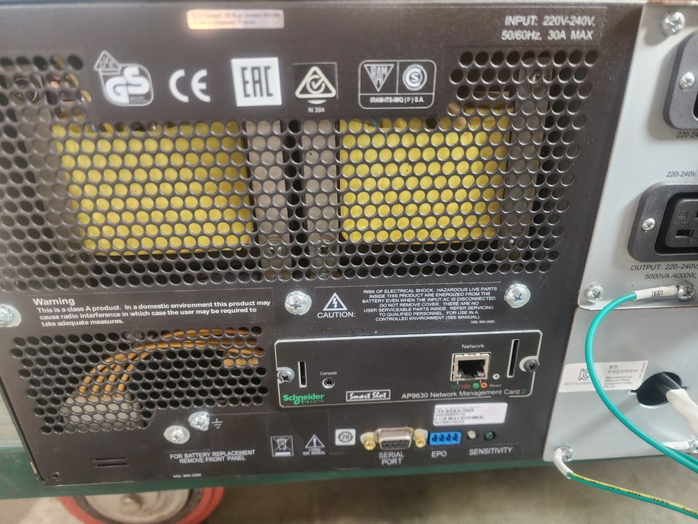 Smart-UPS 5000VA 230V 랙/타워 겸용 모델--5