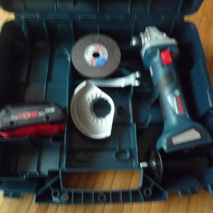 (가격또또내림) 보쉬 100mm 무선 그라인더 세트