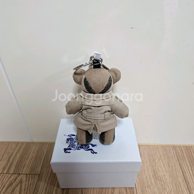 버버리 트렌치코트 토마스 베어참 키링--1