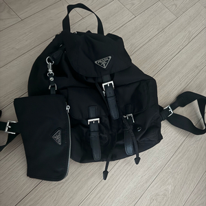 프라다백팩