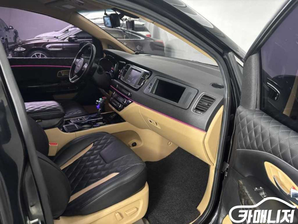 [기아]더 뉴 카니발 디젤 9인승 하이리무진(특장업체) (9인승) #2026년특가 이미지