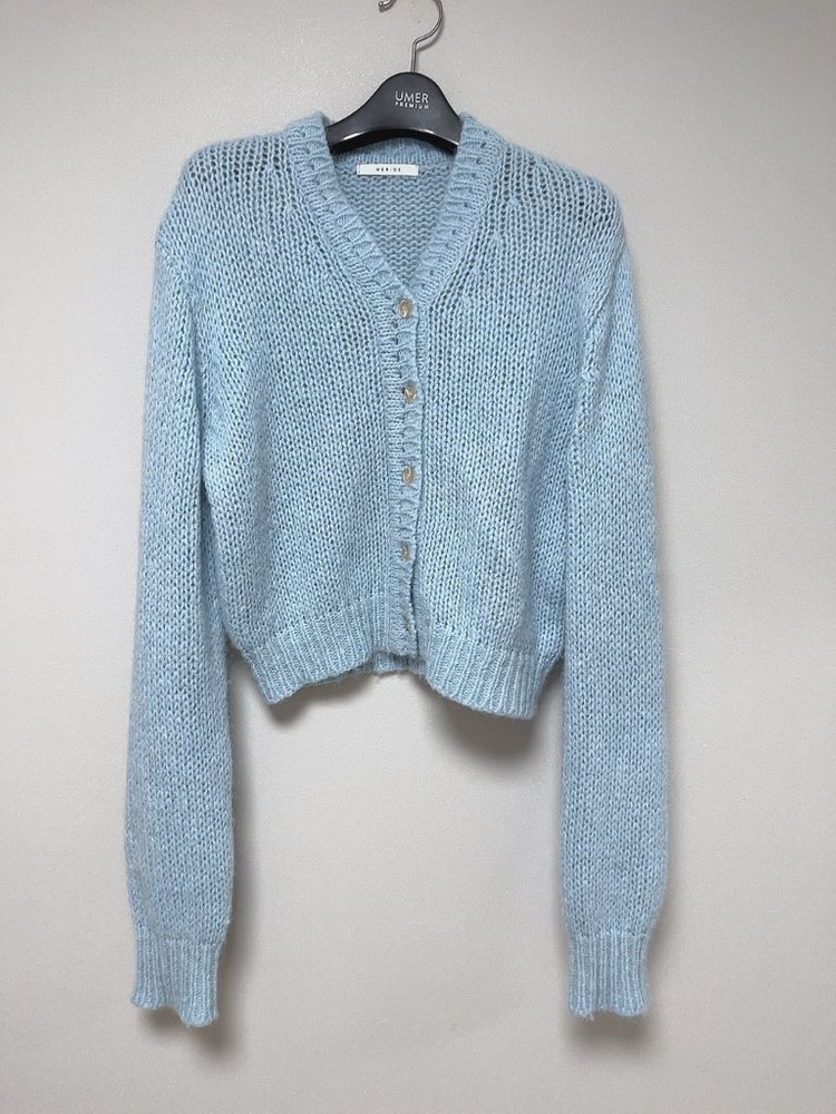 (가격인하/무료배송) 메르제 브이넥 여리 부클 크롭 니트 가디건--1