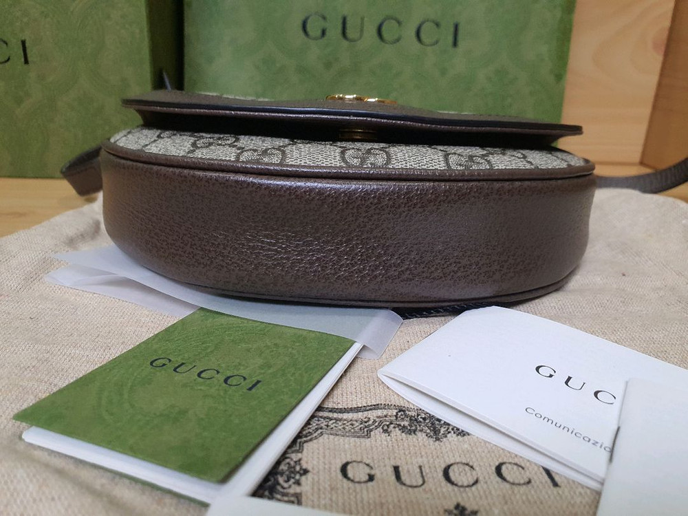 구찌 오피디아 GG수프림 반달 미니 크로스백--4