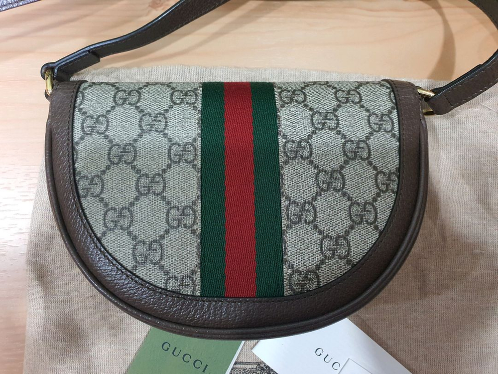 구찌 오피디아 GG수프림 반달 미니 크로스백--5