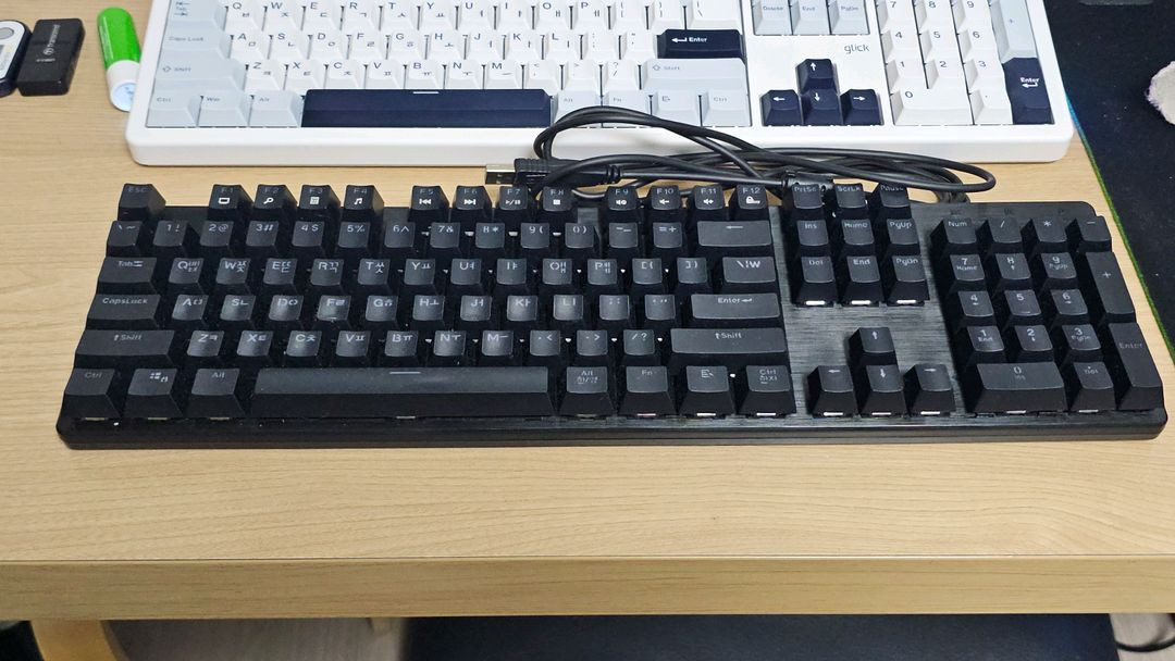 앱코 레인보우 무빙 LED 기계식 유선 키보드 K570 적축--2