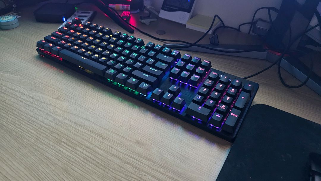 앱코 레인보우 무빙 LED 기계식 유선 키보드 K570 적축--7