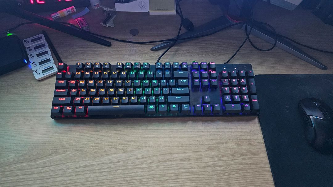 앱코 레인보우 무빙 LED 기계식 유선 키보드 K570 적축--8