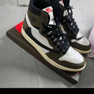 나이키에어조던1하이 트레비스스캇 모카 이미지