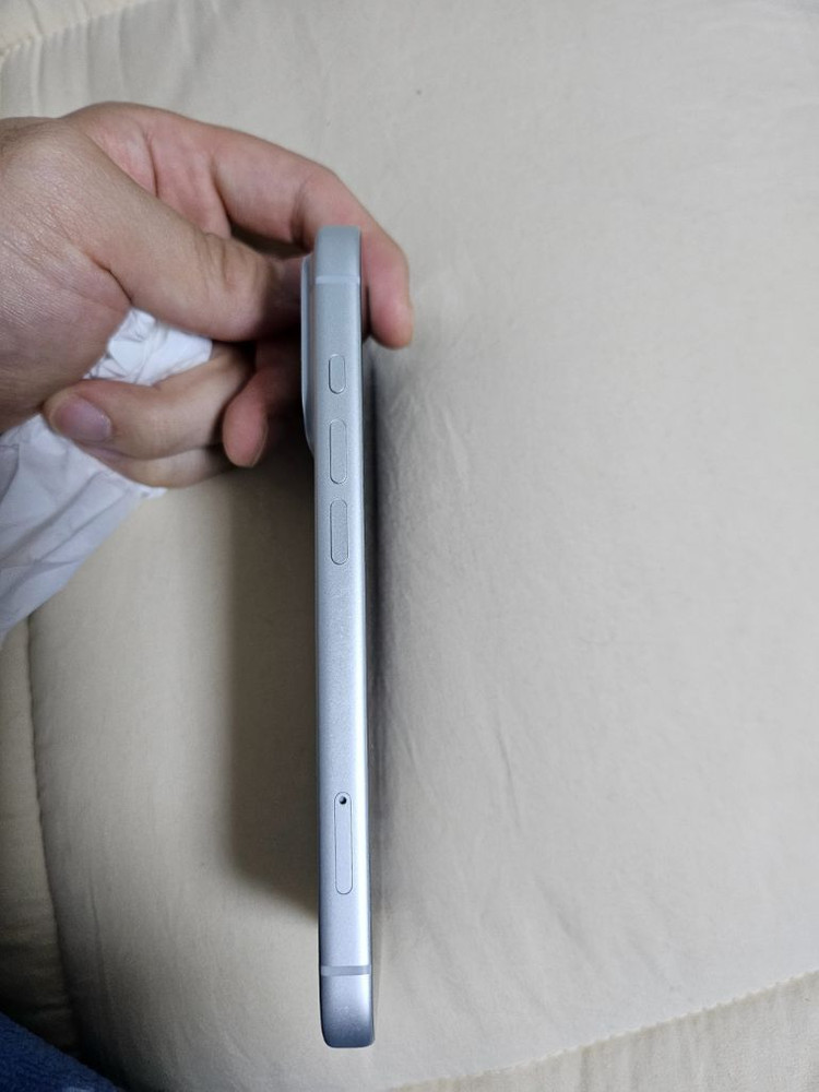 아이폰 17pro 256 화이트실버 풀박 자급제 상태최고 판매합니다--3