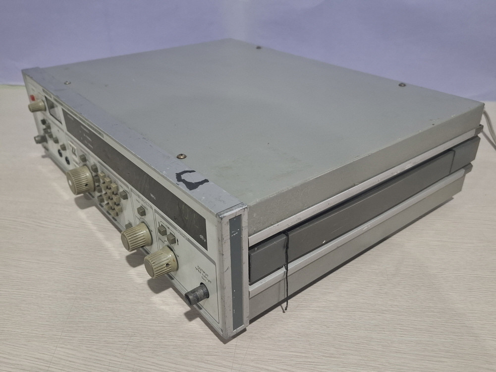 LEADER LSG-215A Standard Signal Generator 신호발생기 이미지