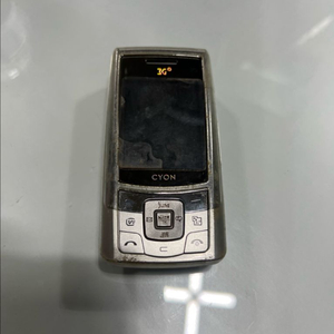 CYON 3G폰 실버 (구형폰) 핸드폰 폴더폰 수집용 소품용 이미지