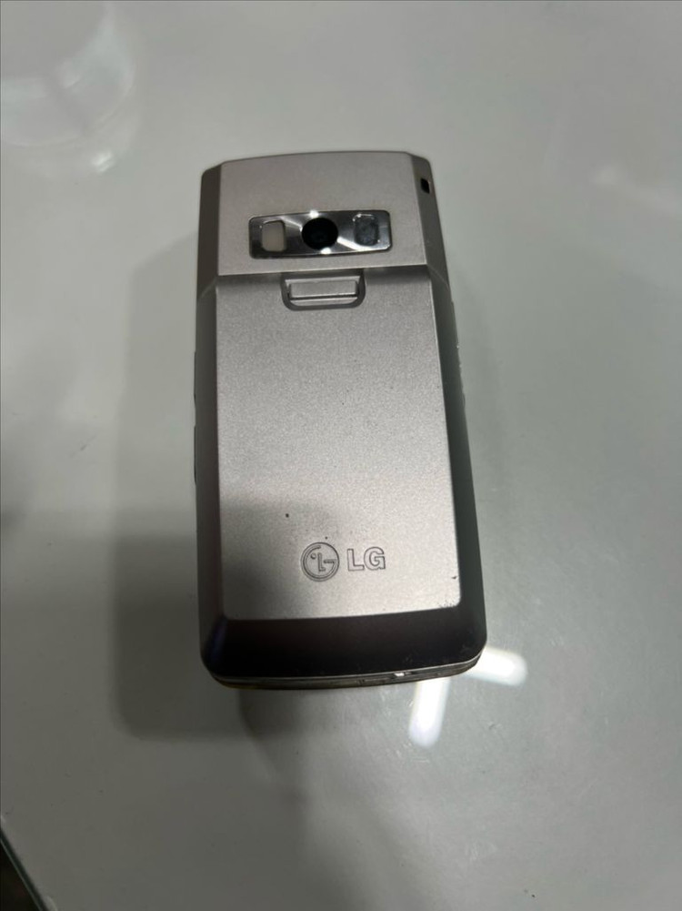 CYON 3G폰 실버 (구형폰) 핸드폰 폴더폰 수집용 소품용 이미지