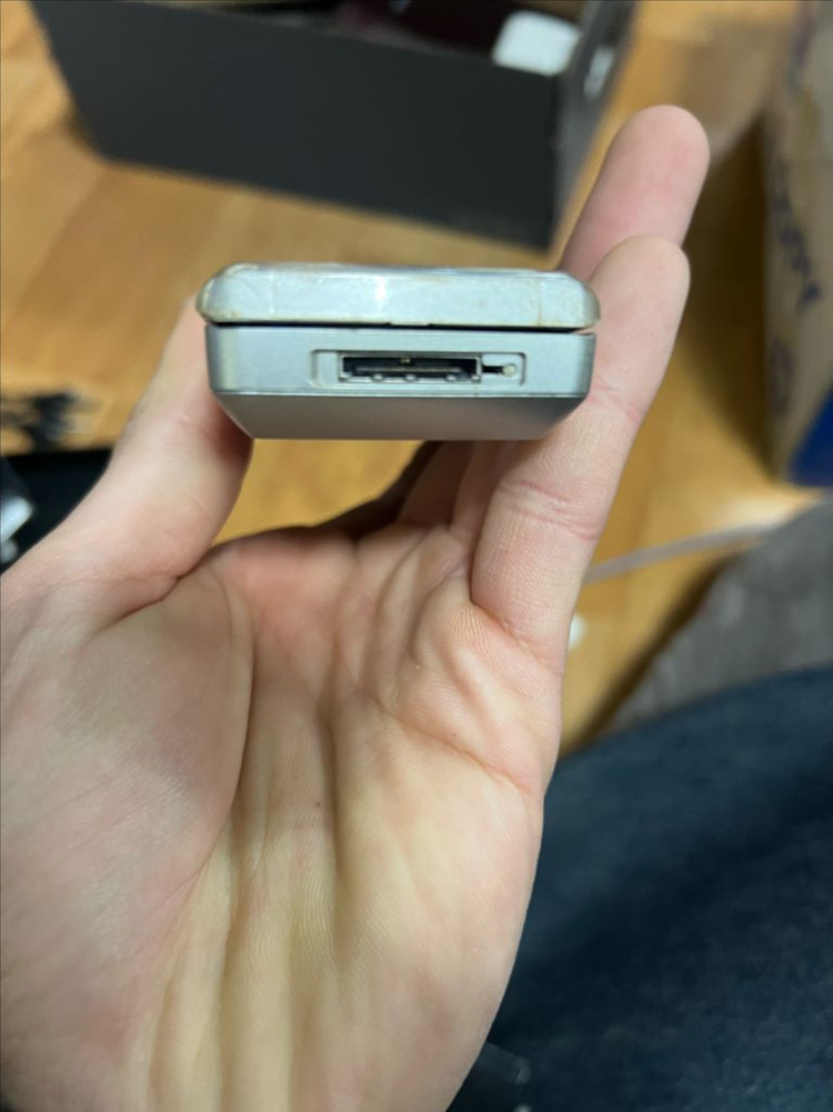 CYON 3G폰 실버 (구형폰) 핸드폰 폴더폰 수집용 소품용 이미지