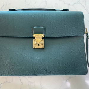 루이비통(Louis Vuitton) 타이가 코라드 그린 브리프케이스