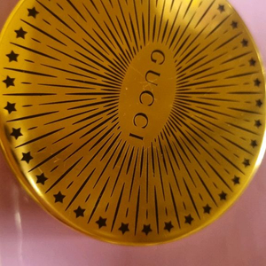 구찌 글로우 하이라이터 2호 라일락