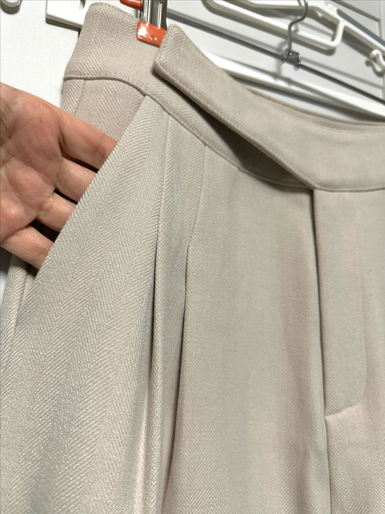 #새상품 : 국내제작 하이웨이스트 와이드 핀턱 슬랙스 베이지--1