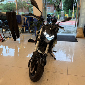 23년식 베넬리 TNT 125 2천km 판매합니다.