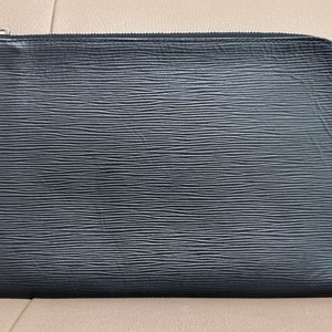 루이비통 에피 에삐 포쉐트주르PM 클러치