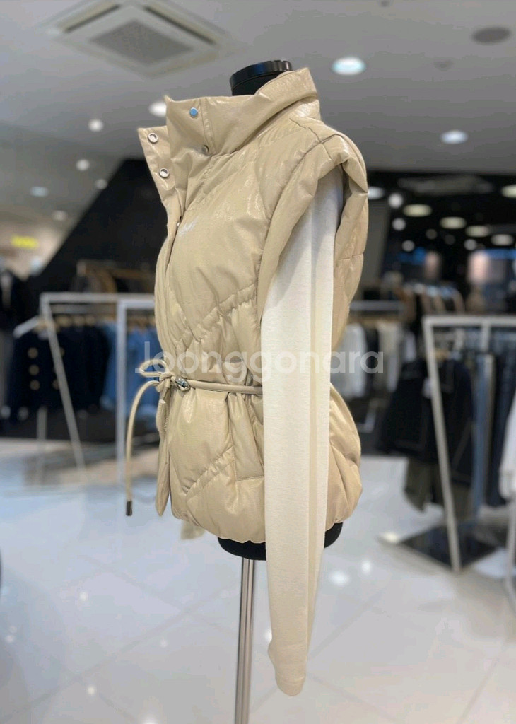 [새상품]보브(VOV) 크랙 구스다운 레더 숏베스트--2