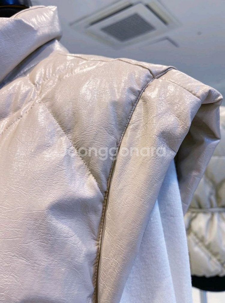 [새상품]보브(VOV) 크랙 구스다운 레더 숏베스트--5